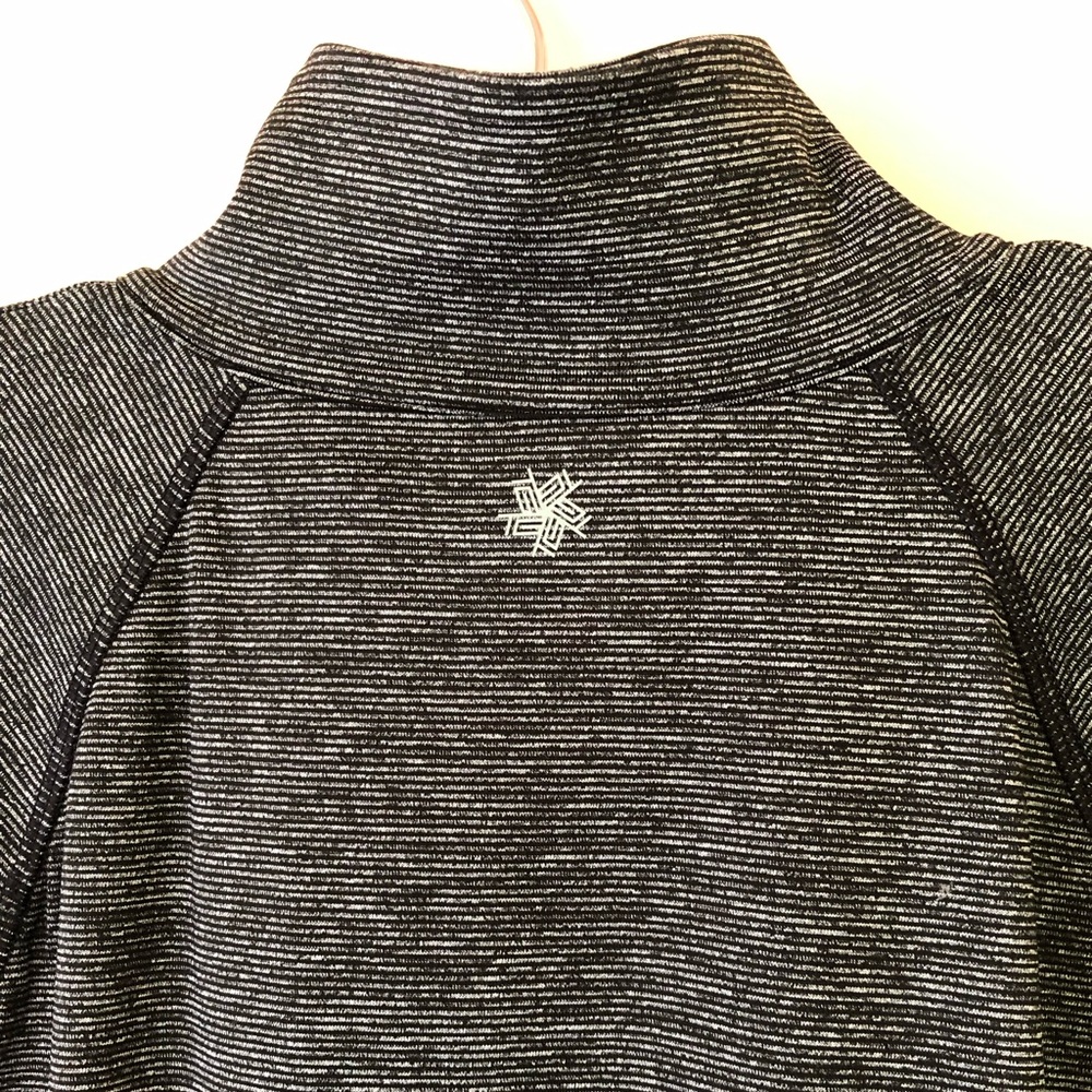 TEK GEAR DryTEK zippered athletic top w/thumb holes & hidden pocket in charcoal - Picture 6 of 10